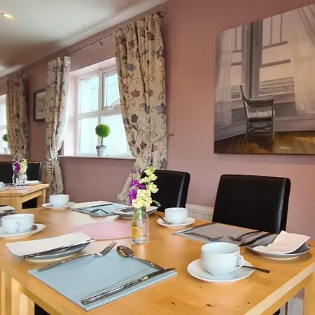Caravogue House 4*
