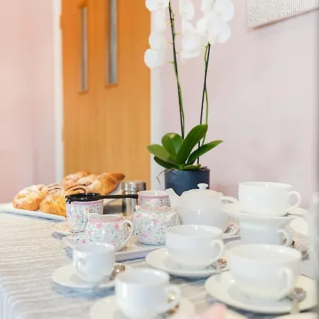 Caravogue House 4*
