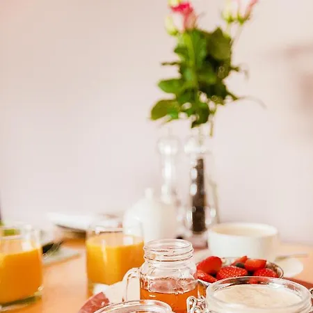 Caravogue House Gasthuis Trim