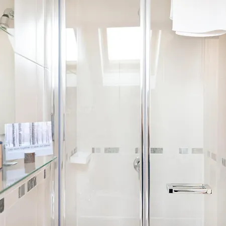 Caravogue House 4* Trim
