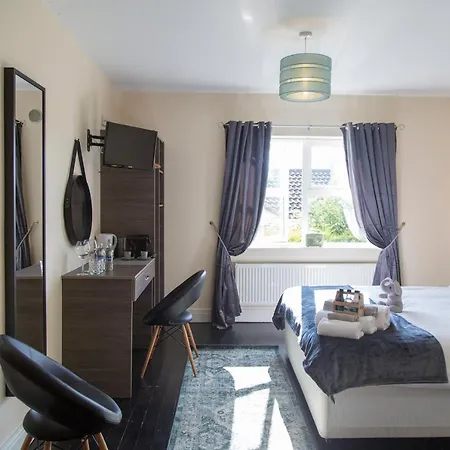 Caravogue House 4*