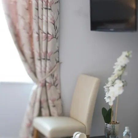 Caravogue House 4* Trim