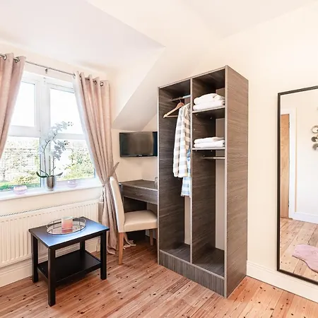 Caravogue House 4* Trim