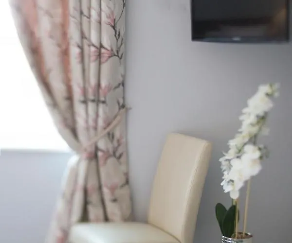 Caravogue House 4* Трим