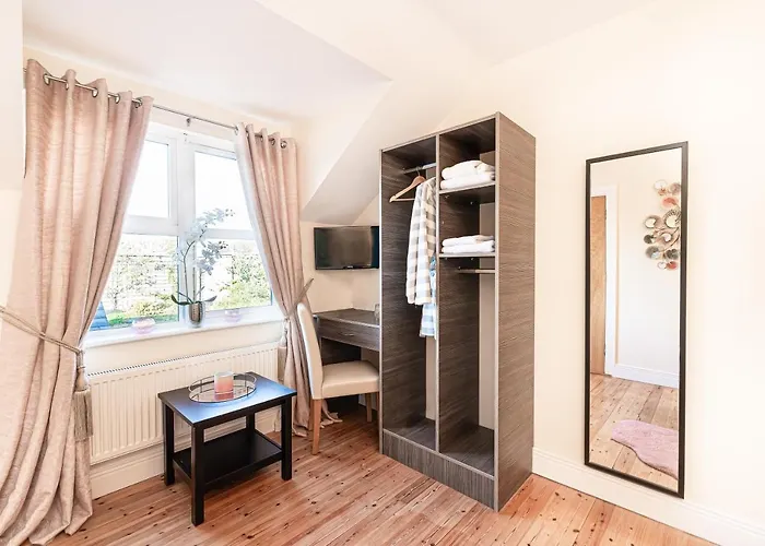 Caravogue House 4* Trim